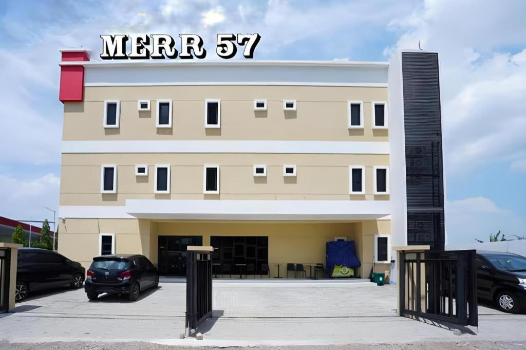Merr 57 Сурабая Екстериор снимка